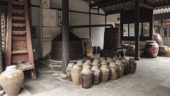 為什么很多農(nóng)村私人釀酒廠面臨關(guān)閉?專家給出明確解釋